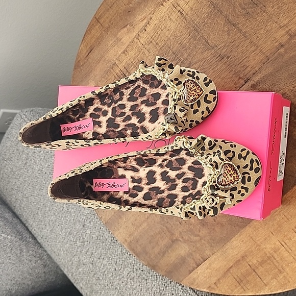 Betsey Johnson Flats - Picture 1 of 4